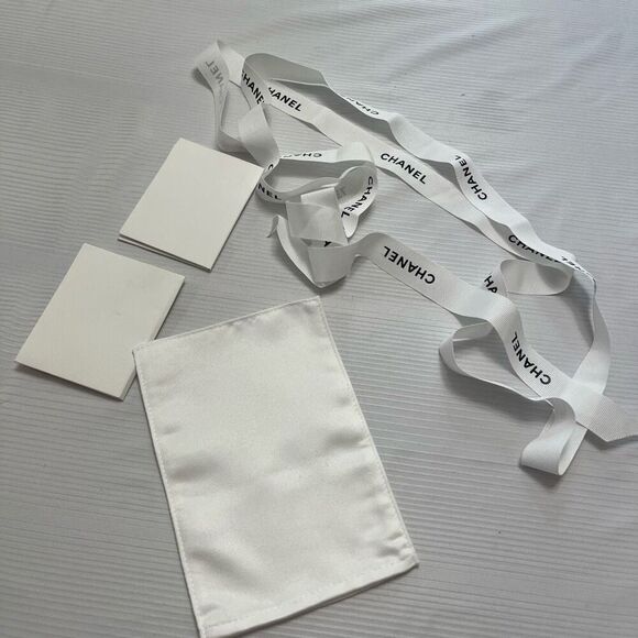CHANEL HANDBAG CLEANING SOFT CLOTH and WHITE RIBBON - Picture 6 of 6